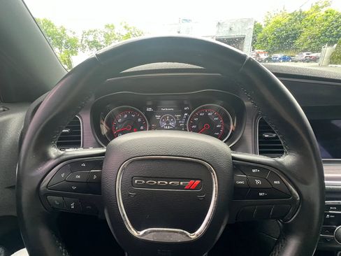 Used 2018 Dodge Charger SXT RWD image 18