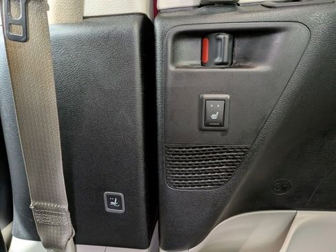 Used 2019 Chrysler Pacifica Limited image 29