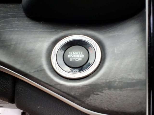 Used 2021 Jeep Grand Cherokee L Limited AWD/4WD image 11