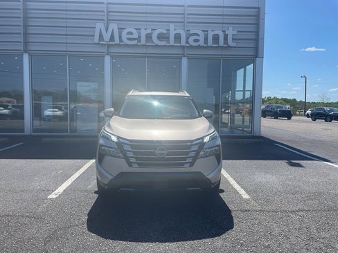 Certified 2025 Nissan Rogue Platinum w/ Tech Package AWD/4WD image 3