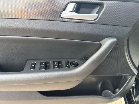 Used 2015 Hyundai Sonata Sport w/ Option Group 04 FWD image 10