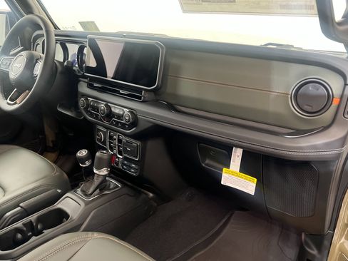 New 2025 Jeep Gladiator Mojave AWD/4WD image 23
