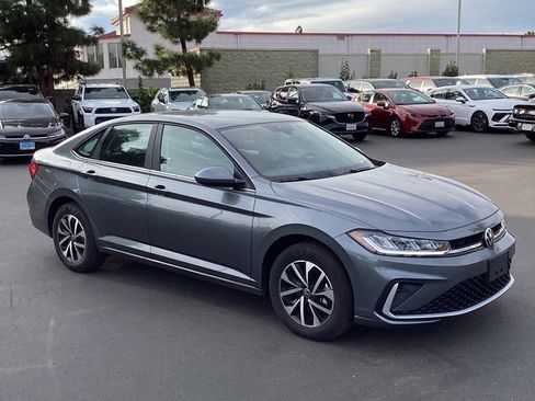 Used 2025 Volkswagen Jetta S image 3