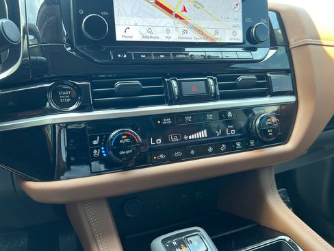 Used 2025 Nissan Pathfinder Platinum FWD image 27