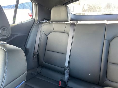 Used 2025 Buick Envista Sport Touring image 37