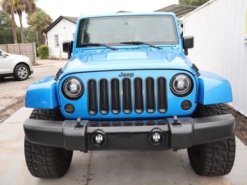 Used 2015 Jeep Wrangler Unlimited Sahara AWD/4WD image 5
