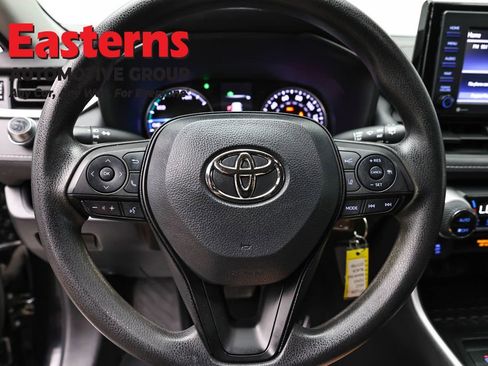 Used 2022 Toyota RAV4 LE AWD/4WD image 10