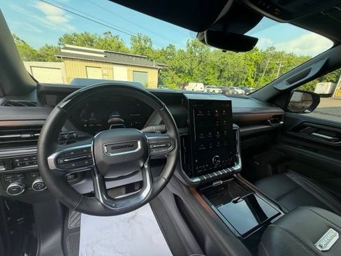 Used 2025 GMC Yukon XL Denali w/ Advanced Technology Package AWD/4WD image 26