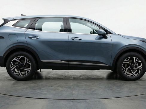 Used 2025 Kia Sportage LX image 11