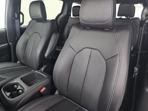 New 2026 Chrysler Pacifica Select image 25