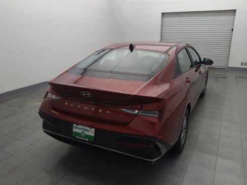 Used 2024 Hyundai Elantra SE image 7