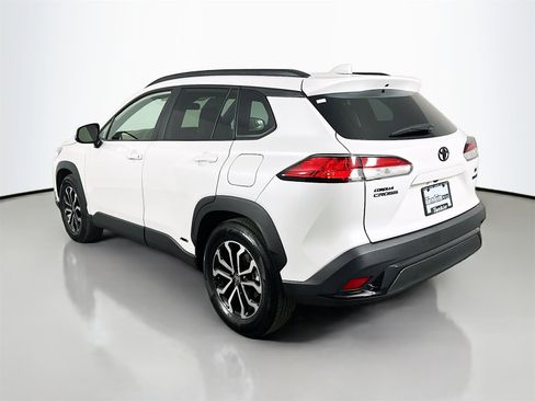 Certified 2024 Toyota Corolla Cross SE image 5