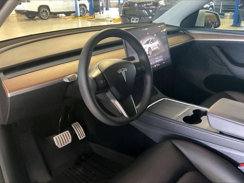Used 2024 Tesla Model Y Performance image 14