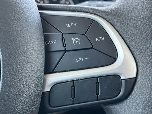 Used 2023 Jeep Renegade Latitude image 35