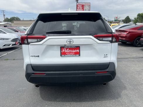 Used 2023 Toyota RAV4 LE AWD/4WD image 8