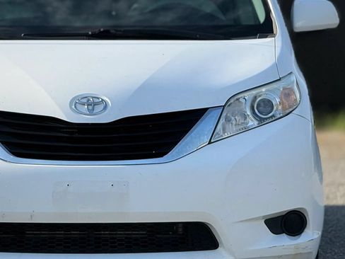 Used 2012 Toyota Sienna LE FWD image 12