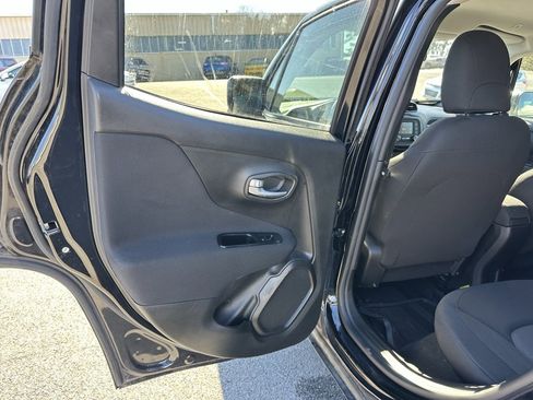 Used 2019 Jeep Renegade Sport w/ Sport Appearance Group image 18