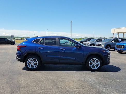 Used 2024 Chevrolet Trax LS w/ LS Convenience Package FWD image 6