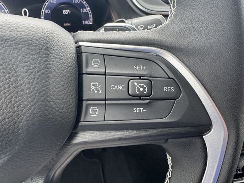 Used 2025 Jeep Grand Cherokee Laredo X w/ Luxury Tech Group I image 18