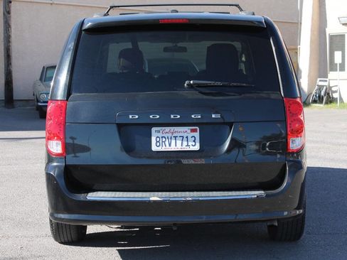Used 2016 Dodge Grand Caravan SXT FWD image 7