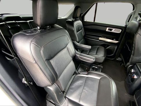 Used 2021 Ford Explorer Limited w/ Equipment Group 301A AWD/4WD image 20