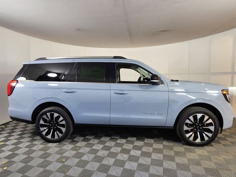 New 2025 Ford Expedition Platinum w/ Driver's Package image 8
