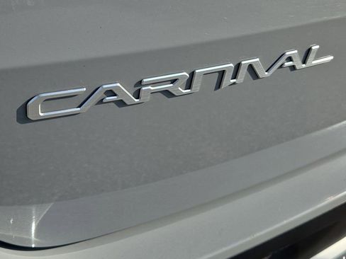 Certified 2024 Kia Carnival EX image 12