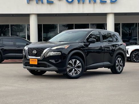 Used 2023 Nissan Rogue SV image 2