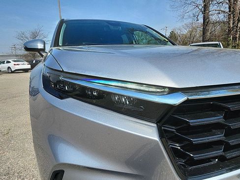 Used 2025 Honda CR-V EX image 9