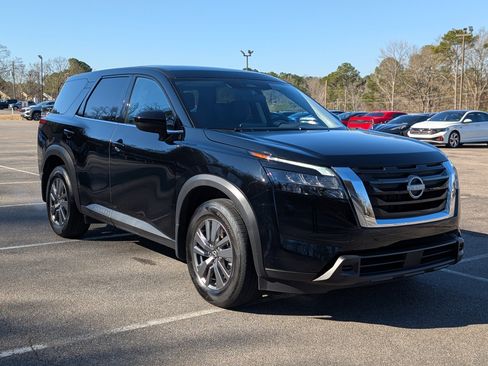 Used 2025 Nissan Pathfinder S image 11