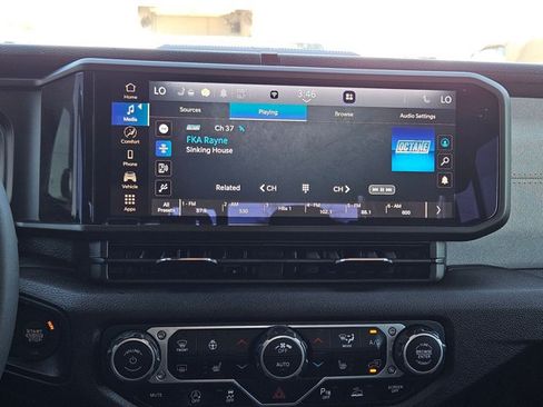 Used 2024 Jeep Gladiator Sport AWD/4WD image 16