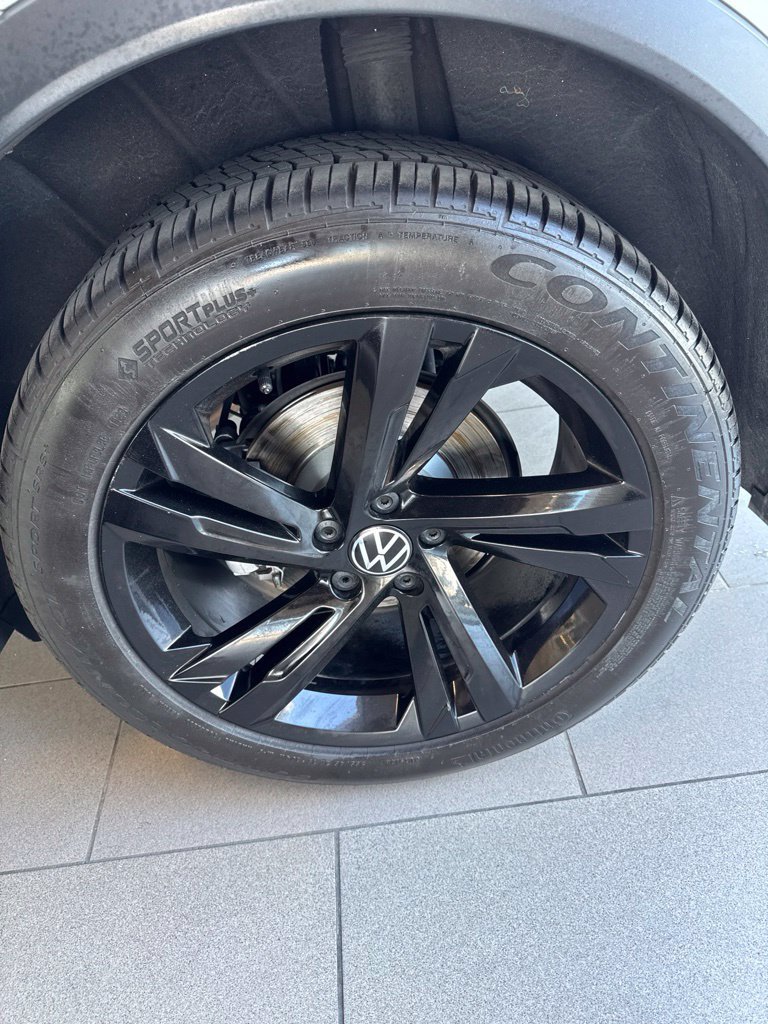 Certified 2024 Volkswagen Tiguan SE R-Line FWD image 22