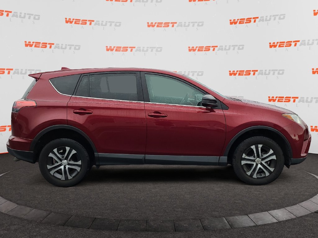 Used 2018 Toyota RAV4 LE AWD/4WD image 6