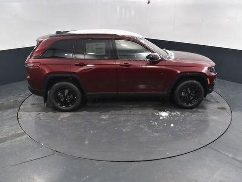 New 2025 Jeep Grand Cherokee Altitude w/ Trailer Tow Package AWD/4WD image 46