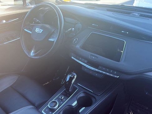 Used 2023 Cadillac XT4 Premium Luxury image 16