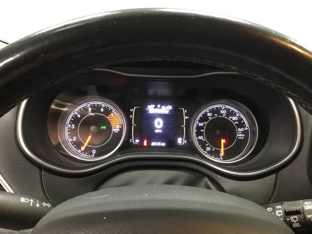 Used 2019 Jeep Cherokee Latitude w/ Cold Weather Group FWD image 9