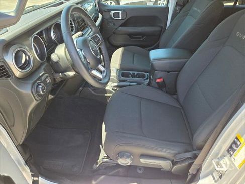 Certified 2023 Jeep Gladiator Overland image 11