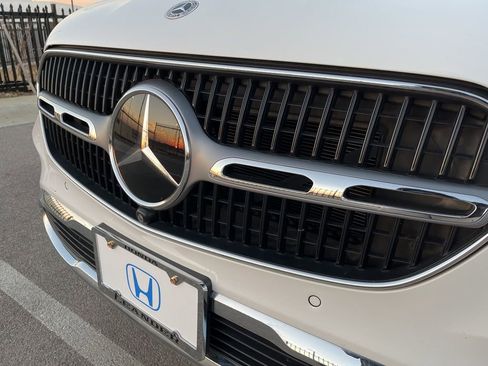 Used 2025 Mercedes-Benz GLC 300 4MATIC image 15