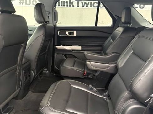Used 2022 Ford Explorer XLT w/ Equipment Group 202A AWD/4WD image 13