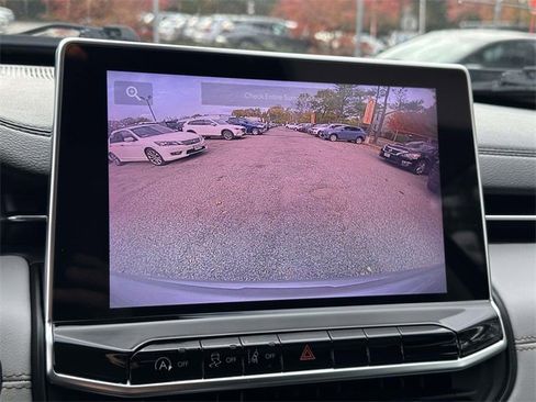 Certified 2022 Jeep Compass Limited image 40