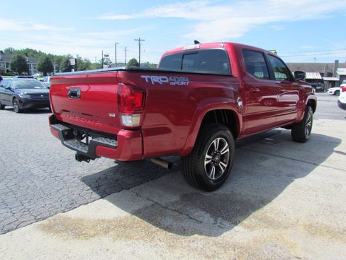 Used 2017 Toyota Tacoma TRD Sport w/ Tow Package (A/T) AWD/4WD image 5