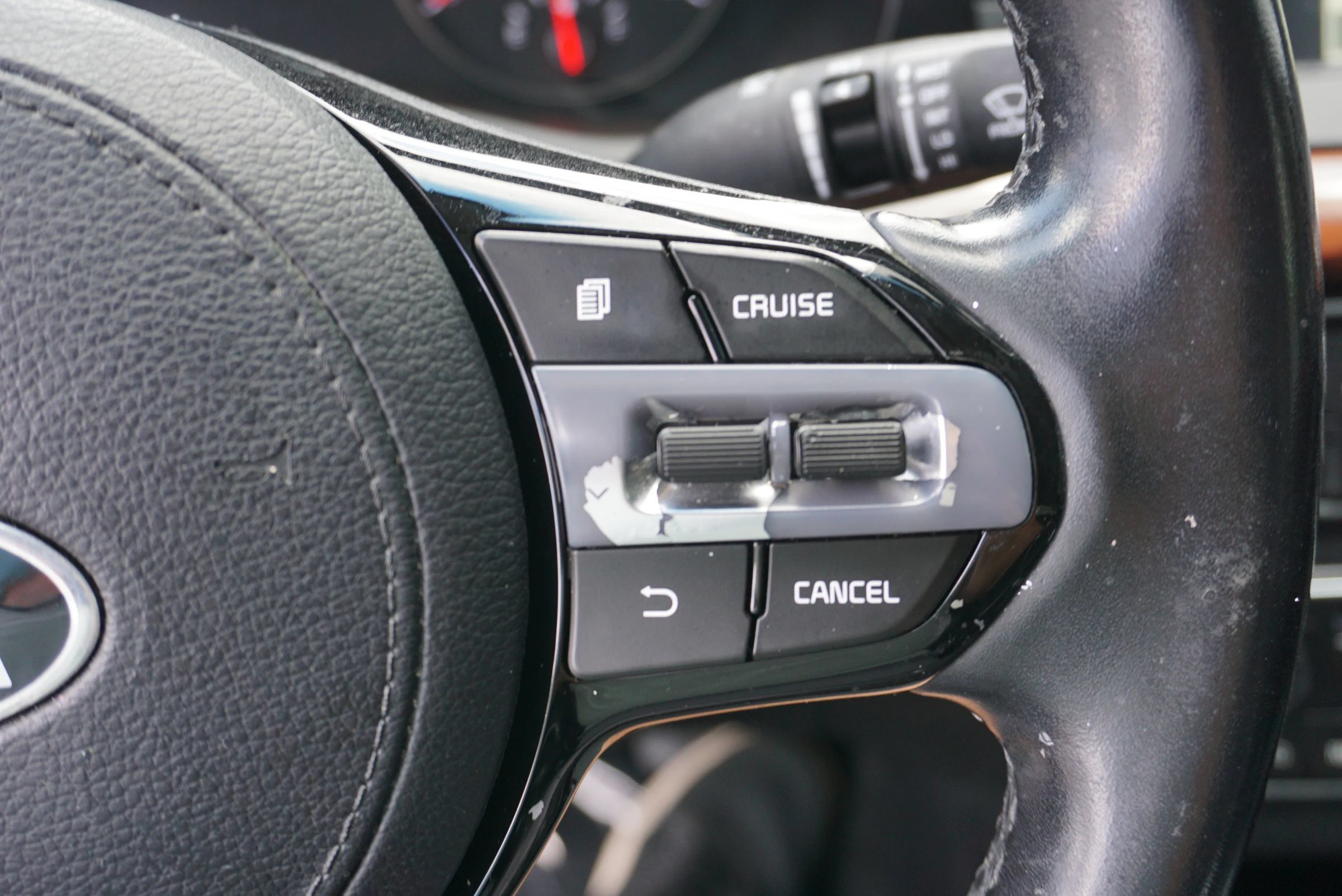 Used 2017 Kia Cadenza Premium w/ Luxury Package FWD image 27