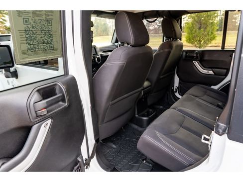 Used 2016 Jeep Wrangler Unlimited Sahara w/ Connectivity Group image 12