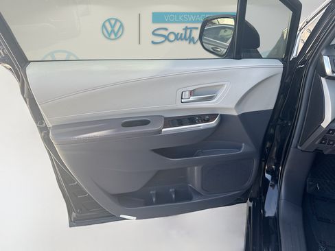 Used 2024 Toyota Sienna XLE FWD image 19