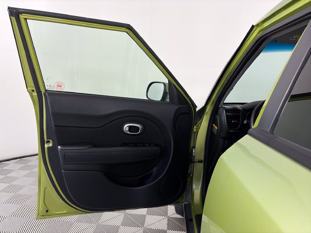 Used 2014 Kia Soul + FWD image 10