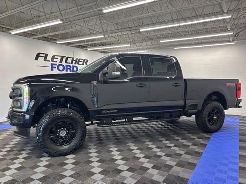Used 2023 Ford F250 XLT w/ XLT Premium Package AWD/4WD image 3