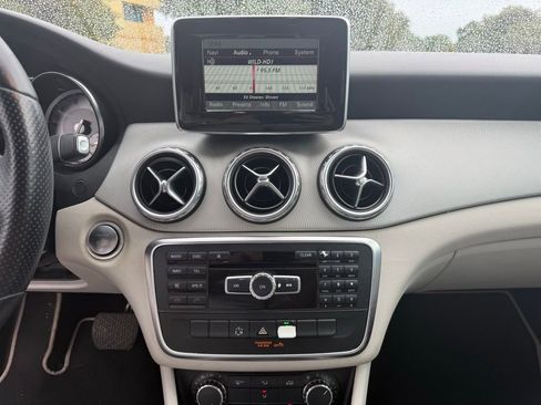 Used 2015 Mercedes-Benz GLA 250 image 17