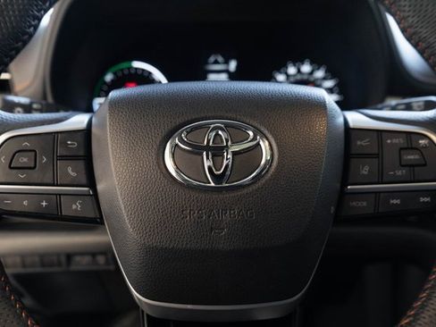 Used 2023 Toyota Sienna XSE image 22