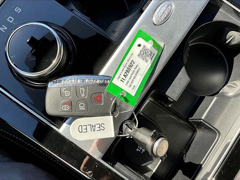 Used 2020 Land Rover Range Rover Velar R-Dynamic S image 11