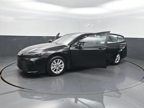 Used 2025 Toyota Camry LE FWD image 34